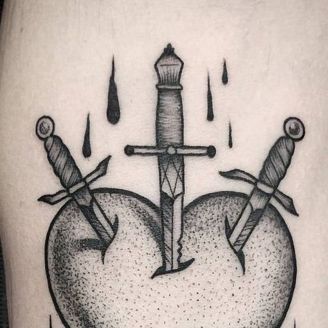 thomas on Instagram: "Close up on dis 💘💘💘💘💘 Using @tatsoul #wrathtubes & #envyneedles . . . ." Vintage Botanical Tattoo, Three Of Swords Tattoo, Swords Tattoo, Three Of Swords, Tarot Tattoo, Tarot Card Tattoo, Tatoo Inspiration, Tattoo Heart, Gothic Tattoo