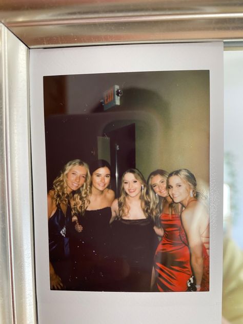 Prom Polaroid, Prom Polaroid Pictures, Polaroid Pictures Party, Poloroid Pictures Party, Prom Film Pictures, Polaroid Pictures Grad Party, Picture Inspo Instagram, Starry Night Prom, Prom Picture