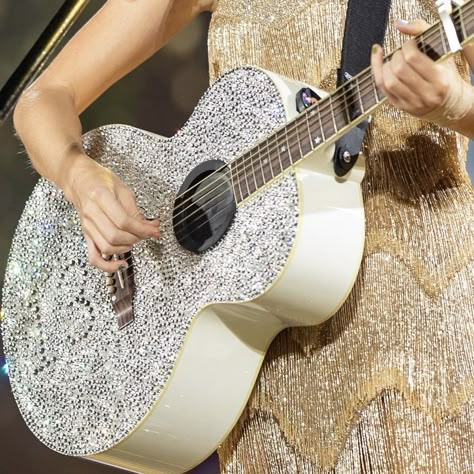 Taylor Swift Fearless Era Aesthetic, Taylor Swift Fearless Album, Fearless Aesthetic, Taylor Swift Guitar, Fearless Album, Taylor Swift Merch, Fearless Era, Taylor Guitar, Taylor Swift Birthday