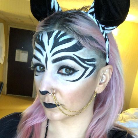 #ZebraMakeup for the @morphebrushes #Tradeshow in #BirminghamAlabama this was so fun to do! I love #zebraPrint so much I decided to turn… Zebra Makeup Look, Zebra Face Paint, Zebra Makeup, Zebra Costume, Zebra Face, Zebra Shirt, Year 5, Costume Makeup, Trade Show