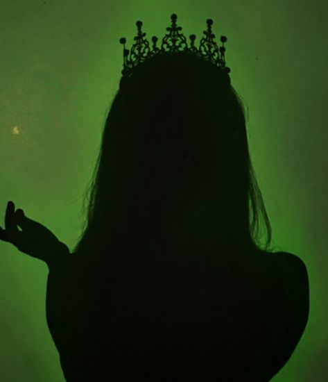 Demon Princess Aesthetic, Shadow Wallpaper, Pfp Halloween, Green Aesthetics, Aesthetic Profile Picture Cartoon Soft, Sassy Wallpaper, Crazy Night, Mexican Fashion, Artistic Aesthetic