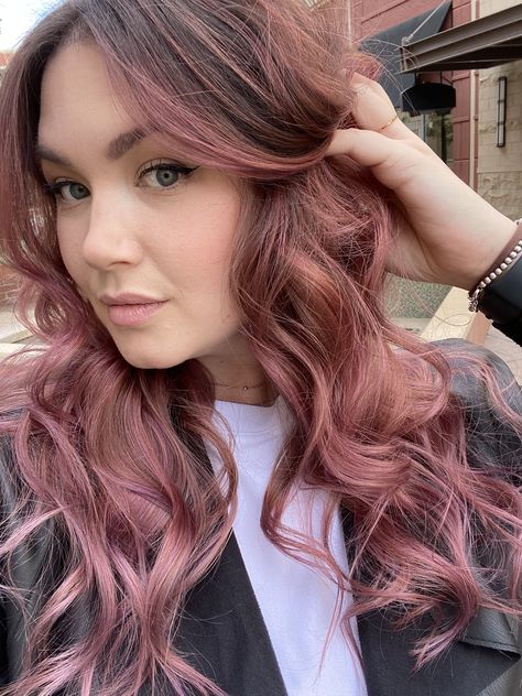 Pink Babylights Brunette, Light Pink Hair On Brunette, Pink Hair 2023, Pink Babylights, Pink Pieces In Brown Hair, Brown Hair With Dusty Pink Highlights, Dusty Pink Balayage, Pink Hair With Brown Roots, Pink Hair Brown Roots