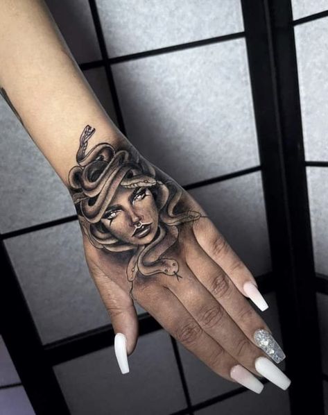 Hand Tattoos Medusa, Madussa Hand Tattoo, Medusa Hand Tattoos For Women, Tattoo Ideas Medusa, Medusa Hand Tattoo, Hand Tattoos Pictures, Perspective Tattoos, Medusa Tattoo Design, Seshomaru Y Rin