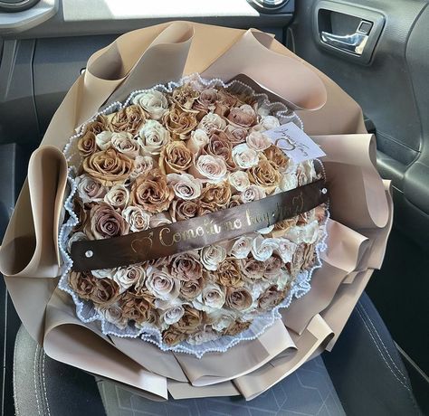 Brown Rose Bouquet, Brown Roses Bouquet, Flower Bussines, Pretty Bouquets, Florist Business, Roses Bouquet Gift, Ribbon Flowers Bouquet, Flower Boquet, Luxury Flower Bouquets