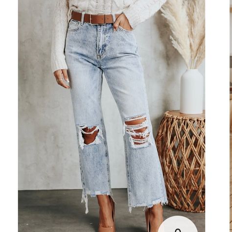 Light Wash Distressed Blue Melody Vintage Crop Straight Jeans Wide Leg Distressed Jeans Outfit, Spring Looks For Women 2024, Lightwash Jean Outfits, Women’s Jeans, Tshirt Fashion Outfit, Branding Outfits, Acid Wash Jeans Outfit, Spring Jeans Outfit, Outfit Inspo Cute