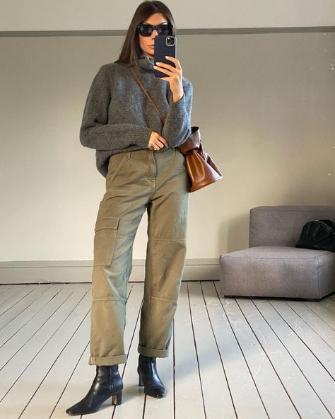 December Outfits, Kitten Heel Ankle Boots, Best Cardigans, Comfy Skirt, Trouser Outfits, Fashion People, Casual Winter Outfits, Style Mistakes, Fall Looks