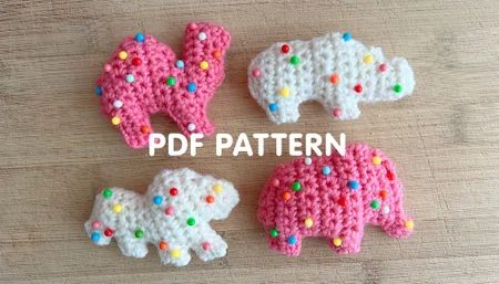 TwinkieChan - Etsy Crochet Endangered Animals, Crochet Animal Cracker, Animal Cracker Crochet Pattern, Flat Crochet Projects, Free Food Crochet Patterns, Funny Crochet Patterns, Crochet Crafts For Beginners, Crochet Cookies, Frosted Animal Cookies