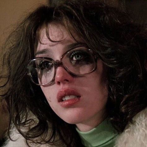 Isabelle Adjani, Roman Polanski, The Tenant, Face Reference, 70s Fashion, Look Cool, Pose Reference, Madonna, Pretty People