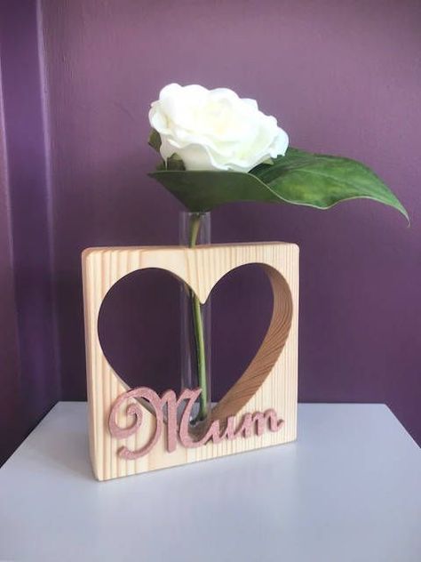 Diy Wood Gifts, Diy Mother's Day Crafts, Small Glass Vases, Hospital Gifts, Mothers Day Crafts For Kids, Unique Mothers Day Gifts, Wood Hearts, Wooden Projects, Mother's Day Diy