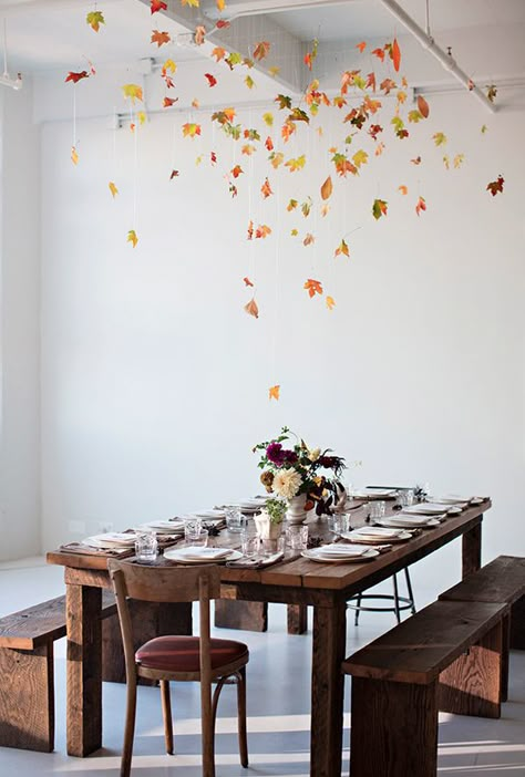 A BEAUTIFUL FALL INSPIRED TABLE SETTING Tafel Decor, Pretty Tables, Fall Table, Easy Home Decor, The Ceiling, Thanksgiving Table, Wooden Table, Handmade Home Decor, Handmade Home