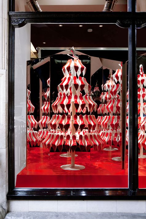 Christian Louboutins Christmas tree display 02 Christian Louboutins Christmas tree display by StudioXAG Boutique Window Displays, Christmas Window Display, Store Window, Retail Design Blog, Visual Display, Christmas Store, Christmas Window, Christmas Display, Display Design