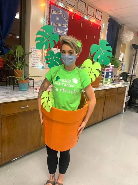 Crazy Plant Lady Costume, Plant Costume Women, Teacher Halloween Costumes, Halloween Classroom, Teachers Halloween, Plant Lady, Diy Halloween Costumes, Adult Costumes, Diy Costumes