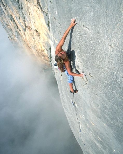 Sasha Digiulian, Lynn Hill, Extreme Climbing, Climbing Girl, Rock Climbing Gear, Climbing Gear, Rock Climbers, Ice Climbing, Adventure Sports