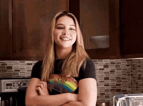 Madelyn Cline Vogue, Madelyn Cline Gifs, Tears Gif, Happier Than Ever, Madelyn Cline, Texas Girl, The Pogues, Katniss Everdeen, Paradise On Earth