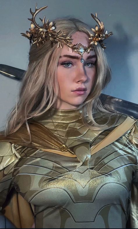 Queen in Golden Armor Aelin Gold Nightgown, Aelin Crown, Aelin Galathynius Cosplay, Aelin Dress, Aelin Cosplay, Celena Sardothian, Queen Of Terrasen, Aelin Fireheart, Aelin Ashryver Galathynius