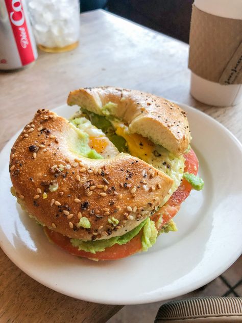 Bagel And Avocado Breakfast, Bagel Breakfast Sandwich Aesthetic, Bagel Avocado Egg, Coffee Shop Sandwiches, Bagel Healthy Breakfast, Bagel Sandwich Aesthetic, Coffee Shop Breakfast Ideas, Bagles Recipe Sandwich, Bagel Meals