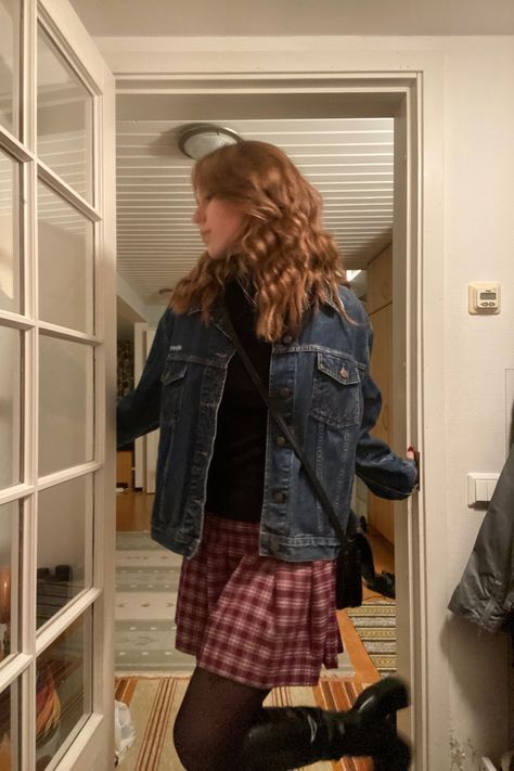 Fall Outfit With Denim Jacket, Denim Jacket Outfit With Dress, Plaid Skirt Aesthetic Outfit, Denim Jacket Outfit Skirt, Rory Gilmore Denim Jacket, Denim Jacket Outfit With Skirt, Fall Outfits Jean Skirt, Denim Jacket And Skirt Outfit, Artsy Fall Outfits