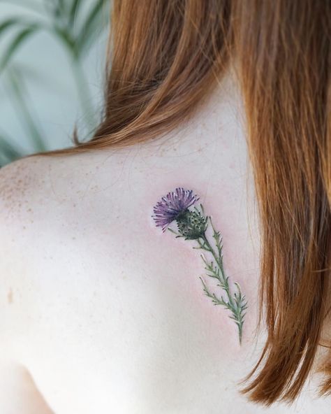 A Scottish Thistle for a Scottish girl🍃⛰ Thanks Sarah!🌿🤗 Outlander Tattoos, Thistle Flower Tattoo, Celtic Tattoo For Women, Scotland Tattoo, Scottish Thistle Tattoo, Scottish Tattoo, Botanisches Tattoo, Scottish Tattoos, Thistle Tattoo