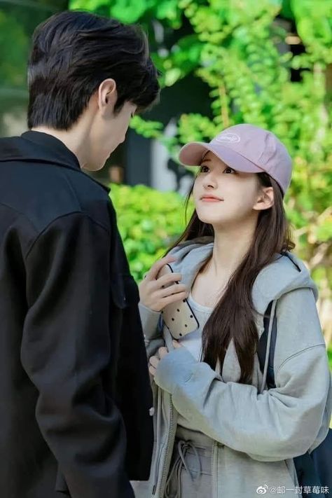 Couples Ulzzang, Tang Trĩ, C Drama, Korean Couple Photoshoot, Love Couple Images, Best Pose For Photoshoot, Hidden Love, Taehyung Photoshoot, Love Couple Photo