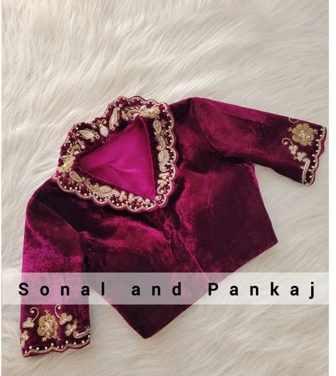 Angrakha Blouse, Banaras Blouse, Blouse Desine, Lehenga Look, Modern Blouse Designs, Velvet Blouse Design, Indian Blouses, Handwork Blouse, Blue Blouse Designs