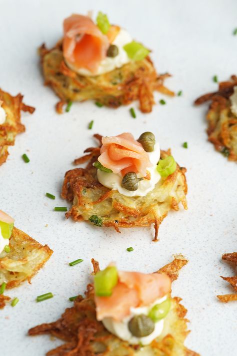 Potato Rosti Canapes - Savored Sips Potato Rosti Canapes, Vegetarian Starters Fine Dining, Smoked Salmon Potato Rosti, Christmas Canapes Make Ahead, Holiday Canapes, Potato Bites Appetizers, Potato Canapes, Savory Canapes, Festive Canapés