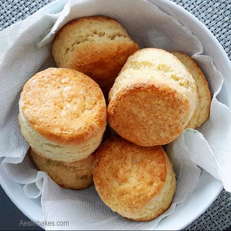 British Cookies, Irish Scones Recipe, Irish Scones, British Scones, Baking Powder Biscuits, Southern Biscuits, Irish Butter, Cream Biscuits, Cream Scones