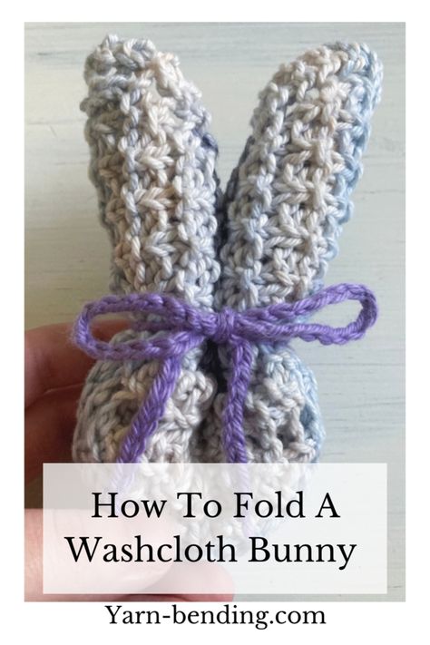 Washcloths are such a quick and easy thing to whip up and a great way to practice stitches. They also make great gifts for many occasions. With Easter coming up, here’s a fun way to package them for your spring markets or Easter baskets. The best part about this tutorial is that there are no special / complicated folds or tricks to make this washcloth bunny. All you need to know is how to roll and tie a basic bow. Washcloth Bunny, Washcloth Crafts, Bunny Dishes, Easter Baby Shower, How To Roll, Crochet Baby Gifts, Washcloth Pattern, Crochet Chain, Easter Baby