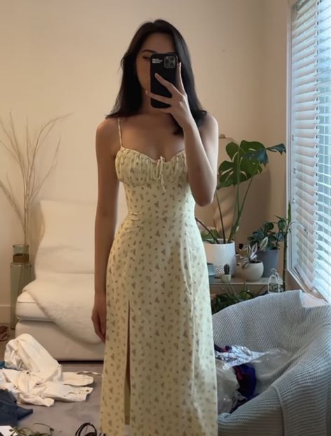 Chill Dresses Casual, Long Sun Dress Outfit, Cute Sundress Outfits, Long Sundress Outfit, Long Sun Dresses, Dress Aesthetic Vintage, Aesthetic Summer Dresses, Summer Dresses Aesthetic, Sundress Outfit