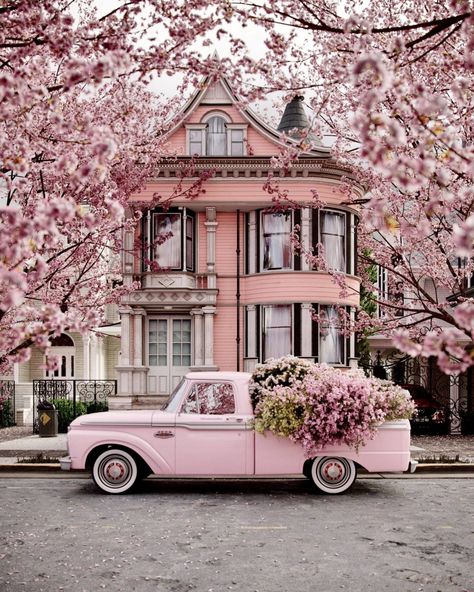 Aesthetic Trucks, Pink Victorian House, Pink House Exterior, Pink Victorian, Pink Truck, Pastel House, Pink Life, Pink Car, Cute House