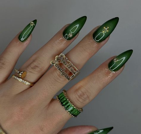 Green Trendy Nails, March Nails Colors, Nails Emerald Green, Cute March Nails, Nails Dark Green, Early Spring Nails, Nails Emerald, March Nails Spring, March Nails Ideas