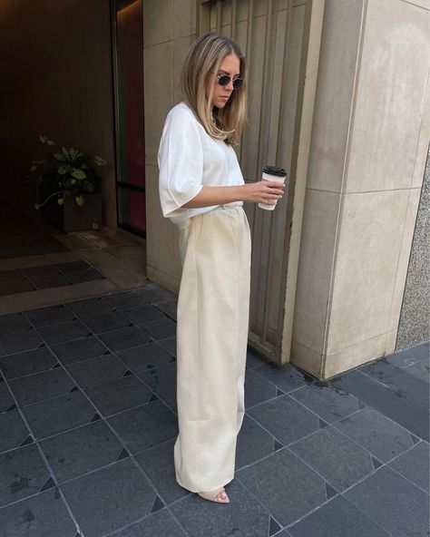 Wide leg pants outfit | Ashley Robertson - Cruise Wide-Leg Pant, everyday style, casual style, fashion blogger, beige pants Beige Wide Leg Pants Outfit, Wide Leg Pants Outfit Summer, Wide Leg Pants Outfit Work, Beige Pants Outfit, Pants Outfit Work, Dress Pants Outfits, Wide Leg Pants Outfit, Summer Pants Outfits, Casual Summer Pants