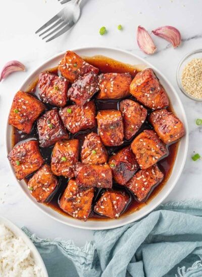 Honey Garlic Salmon Bites, Garlic Salmon Bites, Honey Garlic Glaze, Salmon Bites Recipe, Honey Glazed Salmon, Salmon Bites, Honey Garlic Salmon, Honey Salmon, Frozen Salmon