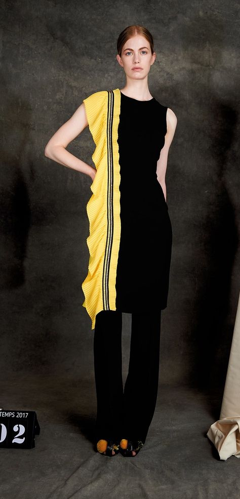 See the complete Vionnet Resort 2017 collection. Emphasis Outfit, Emphasis Fashion Runway, Emphasis In Fashion, Music Inspired Fashion Runway, 2016 Ready To Wear, Madeleine Vionnet, Resort 2017 Fashion, Resort 2016 Fashion, Balmain Spring 2019 Couture