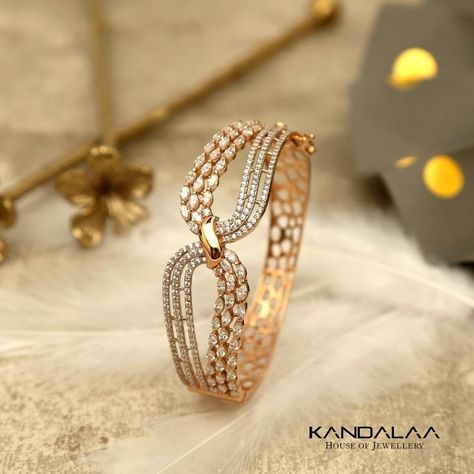 Modern Diamond Bracelet, Latest Gold Bracelet For Women, Modern Bangle, Unique Gold Jewelry Designs, Gold Bangles For Women, Ring Jewellery Design, Diamond Bangles, New Gold Jewellery Designs, Diamond Pendants Designs