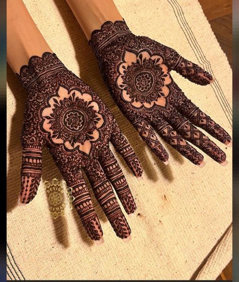 Indian Mehendi Designs, Simple Mehandi Designs, Simple Mehandi, Henna Hands, Simple Mehendi, Henna Inspo, Palm Mehndi Design, Pretty Henna, Simple Mehndi Design