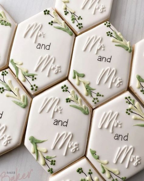 Wedding Cookies Decorated, Wedding Shower Cookies, Engagement Cookies, Bridal Cookies, Hexagon Wedding, Wedding Cake Cookies, Royal Iced Cookies, Simple Bridal Shower, Cookies Theme