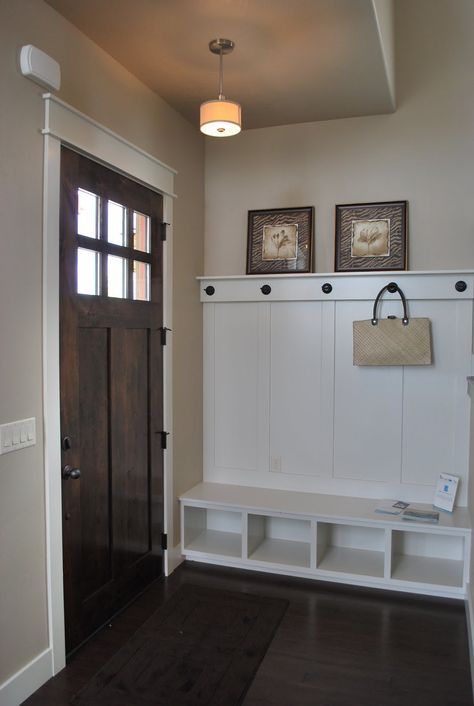 Mudroom Doors, Entry Way Ideas, Mudroom Entryway, Farmhouse Entryway, Mudroom Ideas, Mud Rooms, Casa Vintage, Entry Ways, Entry Way Design