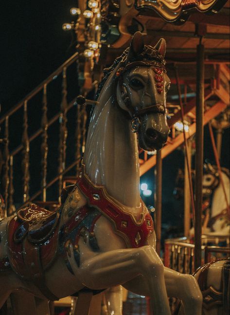 Circus Core, Midnight Mayhem, Creepy Circus, Old Circus, Dessert Cafe, Circus Aesthetic, Creepy Carnival, Horse Black, Dark Circus