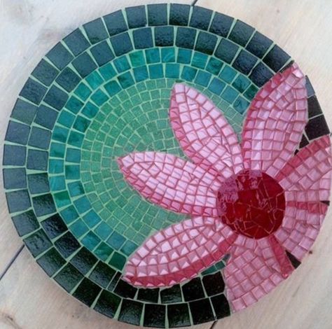 Mosaic Art Ideas, Free Mosaic Patterns, Mosaic Furniture, Mosaic Birdbath, Mosaic Tables, Mosaic Tray, Mosaic Art Diy, Mosaic Tile Designs, Mosaic Garden Art