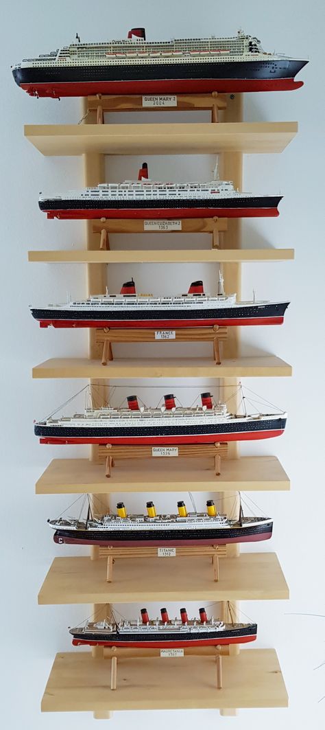 Cunard Ships, Cruise Ship Models, Titanic Model, Titanic Ship, Book Crafts Diy, Chinese Style Dress, Cruise Liner, Surreal Photos, Travel Architecture