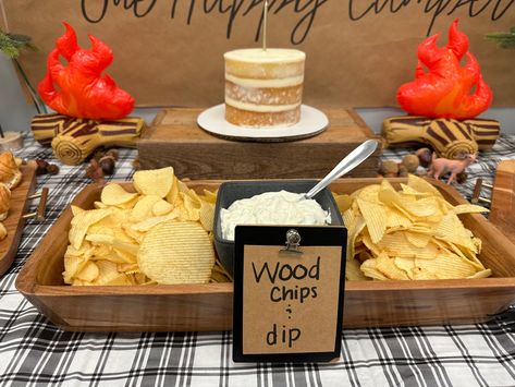 Campfire Party Food Ideas, Diy Happy Camper Birthday Decor, Food Ideas First Birthday Party, Food For Camping Themed Party, Camp Theme First Birthday Party, Camping Birthday Food Ideas, Happy Camper Theme Birthday Party, One Happy Camper Food Table, One Happy Camper Cake Smash Photoshoot