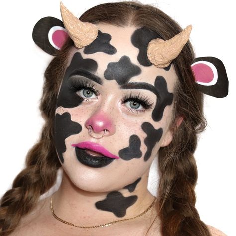 Creative makeup used for a cow costume and an easy Halloween idea ! Cow Print Makeup, Aesthetic Cow Print, Farm Animal Costumes, Aesthetic Cow, Kid Costumes, Cow Halloween, Cow Costume, Halloween Idea, Barbie Makeup