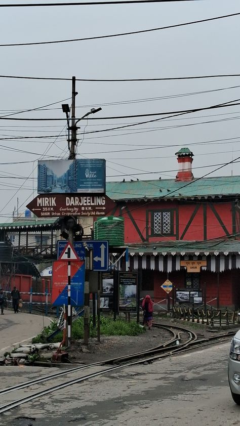 Darjeeling Darjeeling, Wallpaper Images, Police Station, Phone Wallpaper Images, Beautiful Views, Travel Destinations, Phone Wallpaper, Places To Visit, India