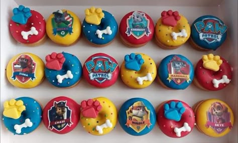 Paw Patrol Donut Ideas, Cupcakes Paw Patrol, Paw Patrol Treats, Paw Patrol 4, Paw Patrol Birthday Decorations, Paw Patrol Cupcakes, Donut Decorating Ideas, Paw Patrol 3, Paw Patrol Decorations