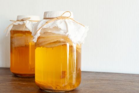 DIY High Alcohol Kombucha Recipe Straight From the Source - Boochcraft Jun Tea, Hard Kombucha, Kombucha Cocktail, Kombucha Starter, How To Brew Kombucha, Kombucha Recipe, Homemade Kombucha, Homemade Liquor, Fermented Tea