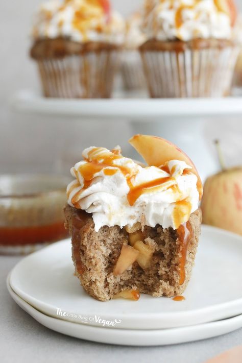 Vegan Caramel Apple Cupcakes recipe | The Little Blog Of Vegan Apple Cupcakes Recipe, Caramel Apple Muffins, Vegan Caramel Apple, Vegan Cupcake Recipes, Caramel Apple Cupcakes, Vegan Apple Pie, Apple Cupcakes, Caramel Apple Cake, Vegan Baking Recipes