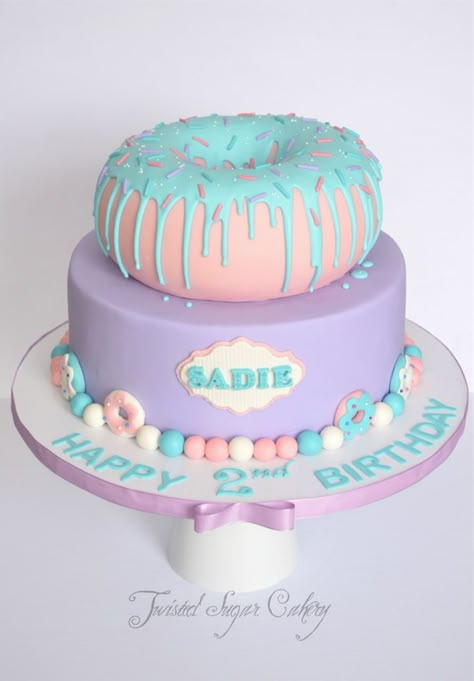 Donut Cake Decorating Ideas, Doughnut Shaped Birthday Cake, Donut Shaped Cake Birthday, Birthday Cake Donut Theme, Donut Cake Ideas Birthday Parties, A Sweet One Birthday Cake, Donut Party Cake, Donut Cake Design, Girls Donut Birthday Cake