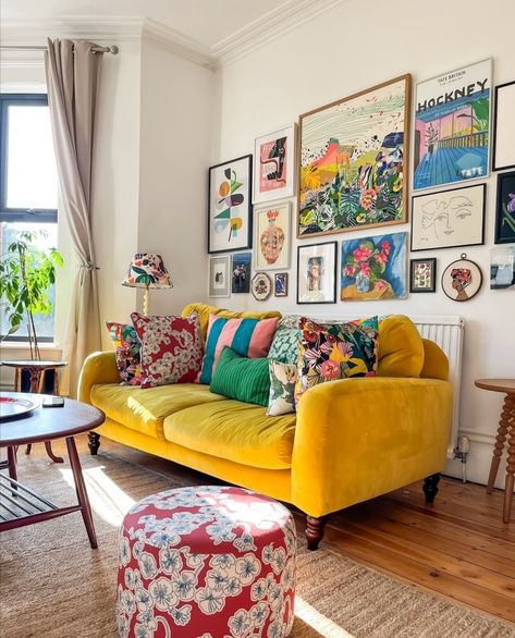 Sofa Styling Ideas, Barbies Dreamhouse, Yellow Interior Design, Pop Art Living Room, Vibrant Living Room, Sunday Vibes, Living Room Update, Flat Ideas, Colourful Living Room