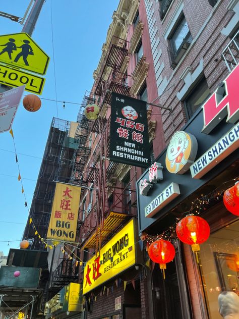 New York Chinatown Aesthetic, New York Shopping Aesthetic, China Town Aesthetic, Brooklyn New York Aesthetic, China Town New York, China Town Nyc, Nyc Locations, New York Chinatown, Chinatown New York