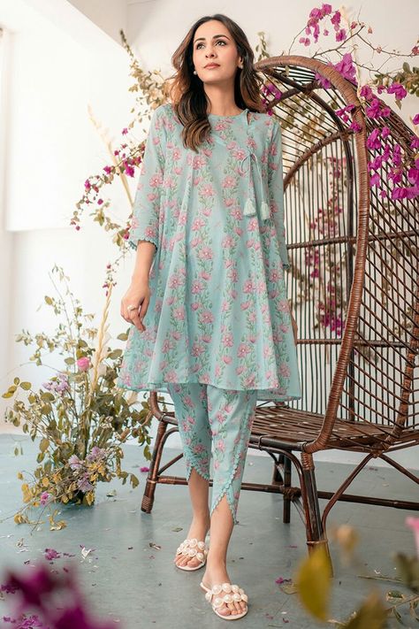 Cotton Suit Designs, Simple Dress Casual, Stylish Kurtis Design, Latest Dress Design, Pakistani Fashion Casual, Trendy Shirt Designs, Stylish Short Dresses, Dress Design Patterns, Simple Pakistani Dresses